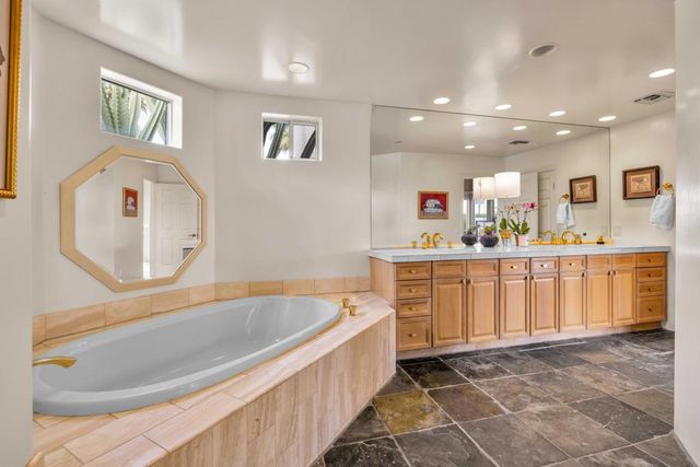 49810 Ave Montero, La Quinta, CA 92253