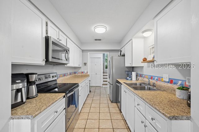 75 Lawton Rd, Hilton Head Island, SC 29928