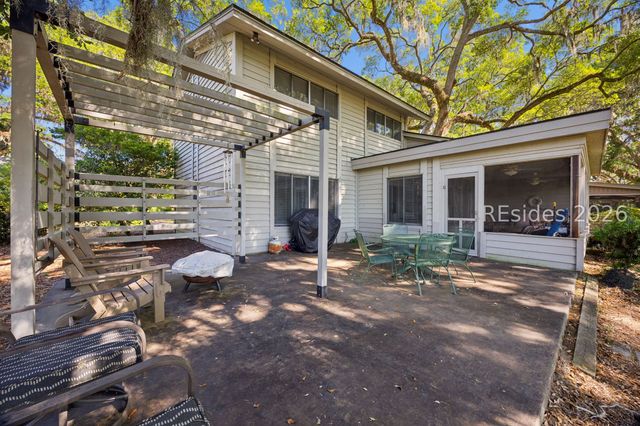 75 Lawton Rd, Hilton Head Island, SC 29928