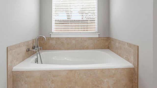 2806 Dunlop Lane, Crestview, FL 32539