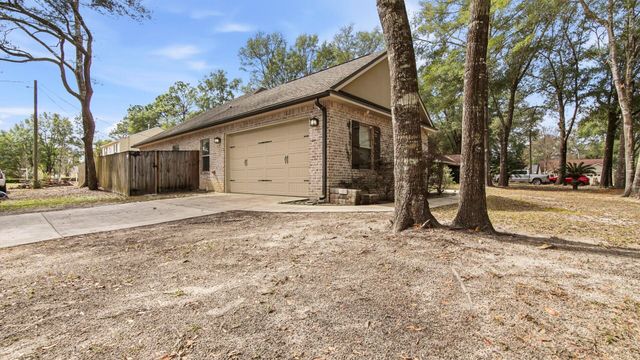 2806 Dunlop Lane, Crestview, FL 32539