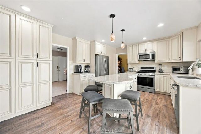 10640 Sylvia Ave, Porter Ranch, CA 91326