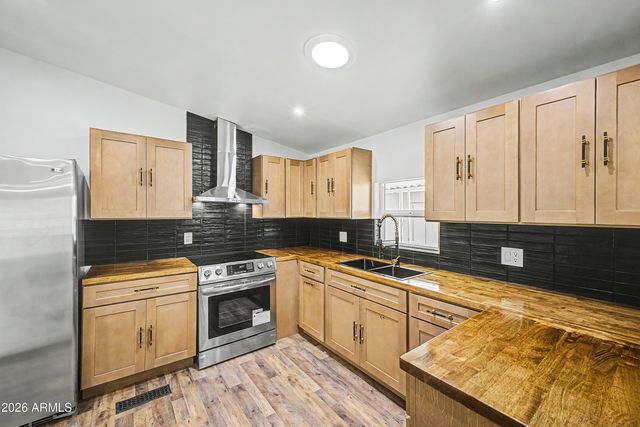 8601 N 71st Avenue 57, Glendale, AZ 85301