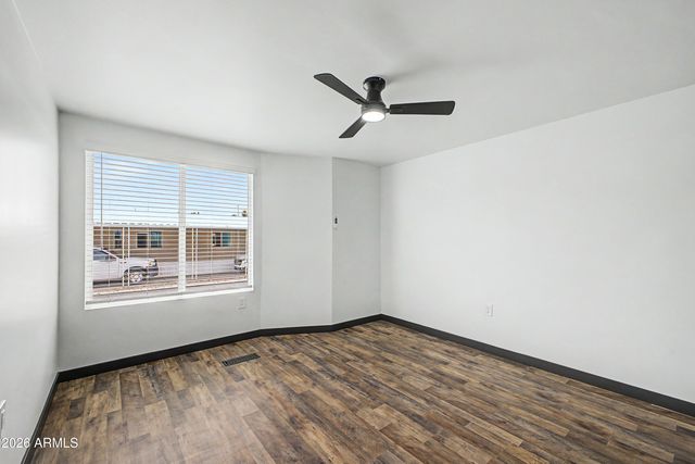 8601 N 71st Avenue 57, Glendale, AZ 85301