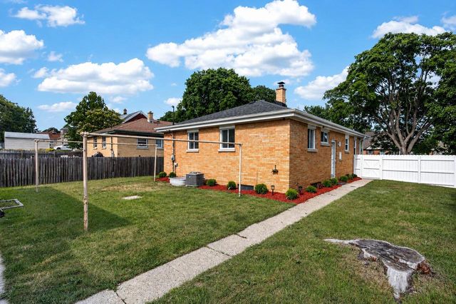4629 N 77th STREET, Milwaukee, WI 53218