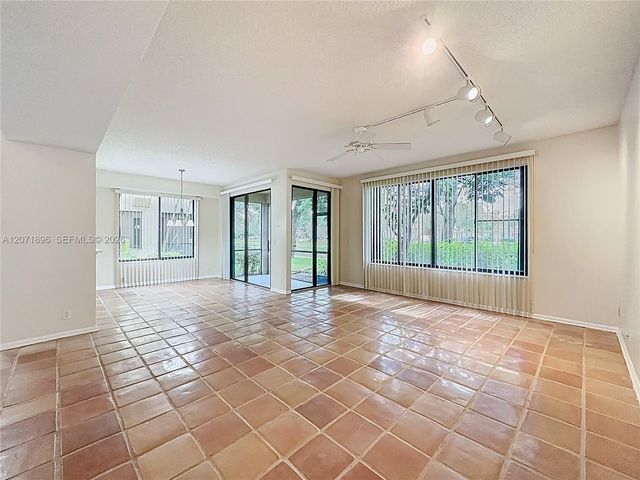 10524 NW 10th Street A-125, Plantation, FL 33322