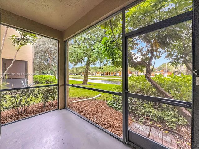 10524 NW 10th Street A-125, Plantation, FL 33322