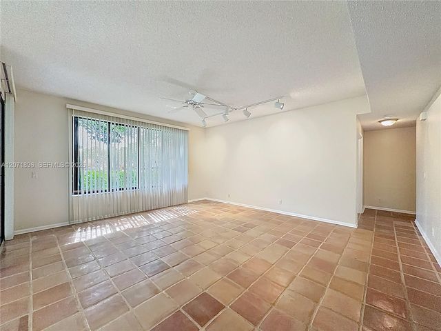 10524 NW 10th Street A-125, Plantation, FL 33322