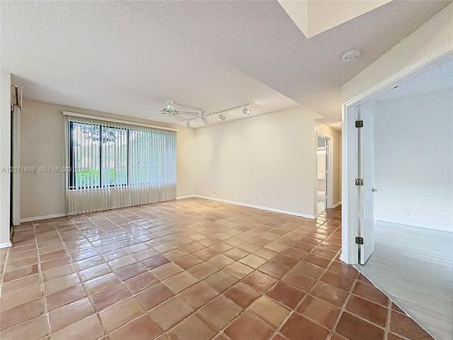 10524 NW 10th Street A-125, Plantation, FL 33322