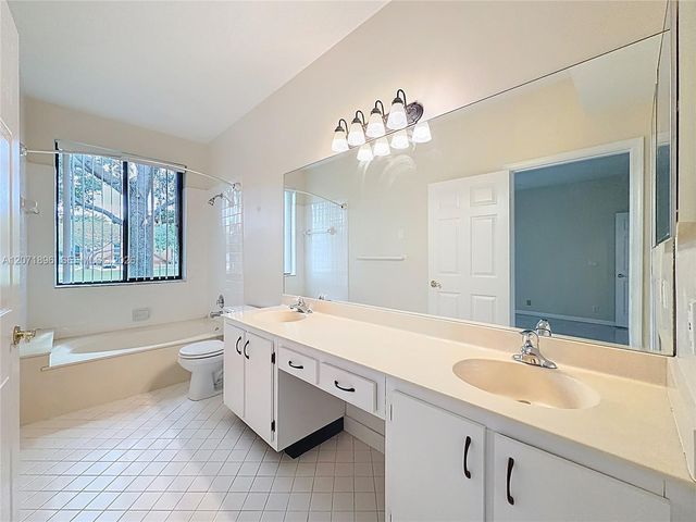 10524 NW 10th Street A-125, Plantation, FL 33322