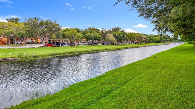 10524 NW 10th Street A-125, Plantation, FL 33322