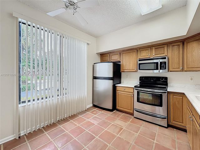10524 NW 10th Street A-125, Plantation, FL 33322