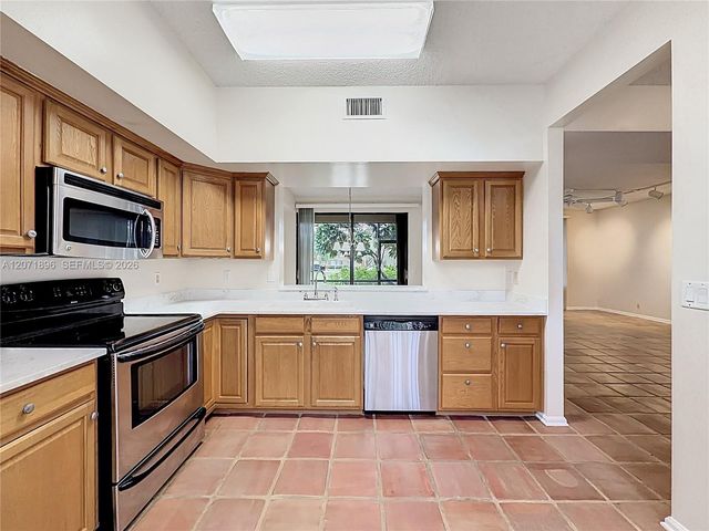10524 NW 10th Street A-125, Plantation, FL 33322