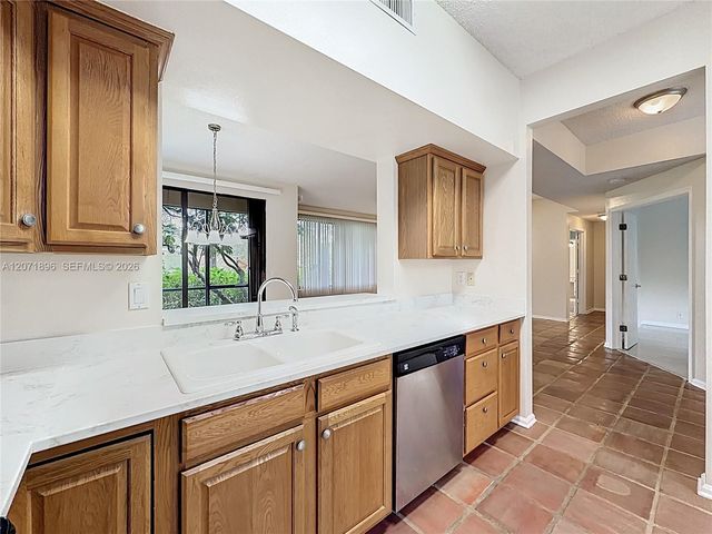 10524 NW 10th Street A-125, Plantation, FL 33322