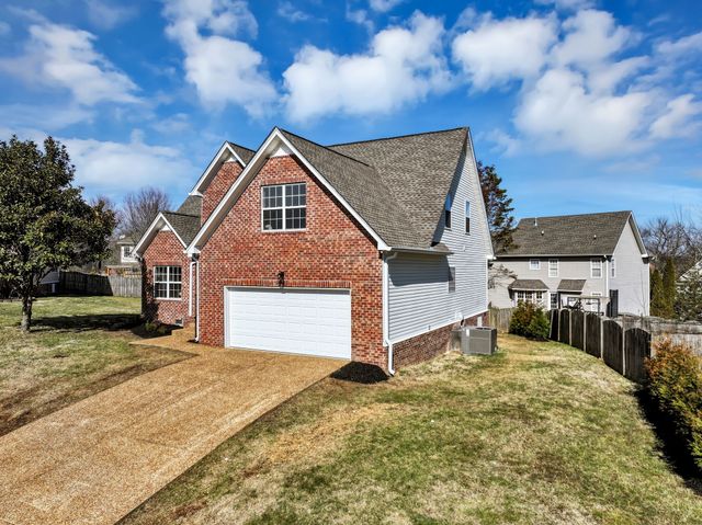 2073 Dinan Ct, Spring Hill, TN 37174