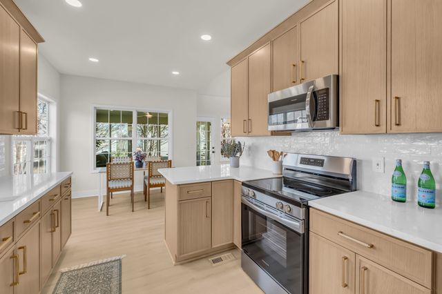 2073 Dinan Ct, Spring Hill, TN 37174