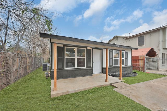 123 Calles, San Antonio, TX 78207