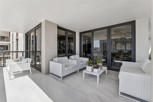 19667 Turnberry Way 8K, Aventura, FL 33180