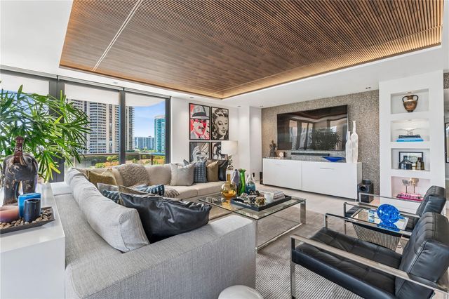 19667 Turnberry Way 8K, Aventura, FL 33180