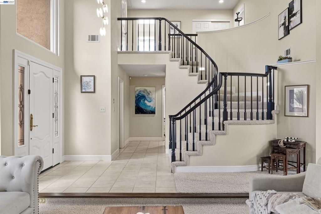 Image 11 of property listing at 5445 5445 Canyon Crest Dr, San Ramon, CA 94582