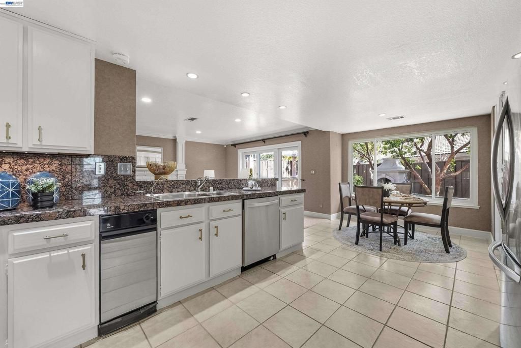 Image 16 of property listing at 5445 5445 Canyon Crest Dr, San Ramon, CA 94582