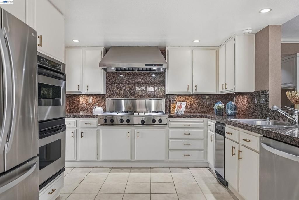 Image 19 of property listing at 5445 5445 Canyon Crest Dr, San Ramon, CA 94582