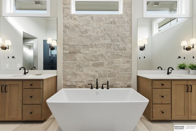 20638 Laurel Avenue, Elkhorn, NE 68022