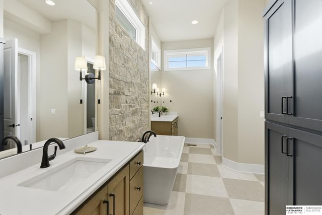 20638 Laurel Avenue, Elkhorn, NE 68022