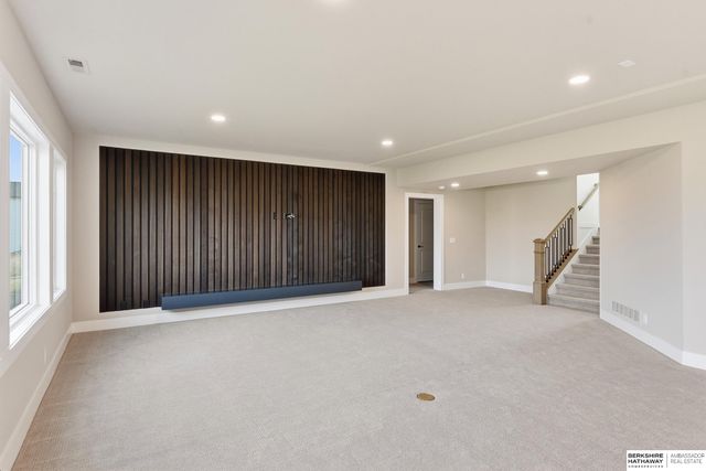 20638 Laurel Avenue, Elkhorn, NE 68022