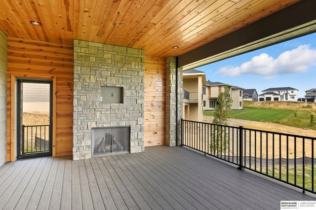 20638 Laurel Avenue, Elkhorn, NE 68022