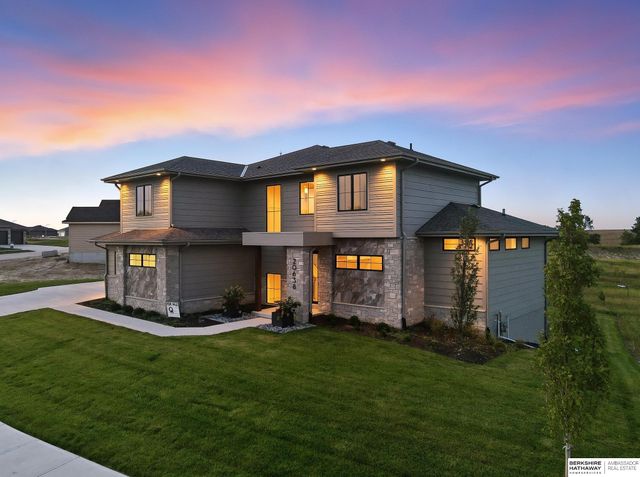 20638 Laurel Avenue, Elkhorn, NE 68022