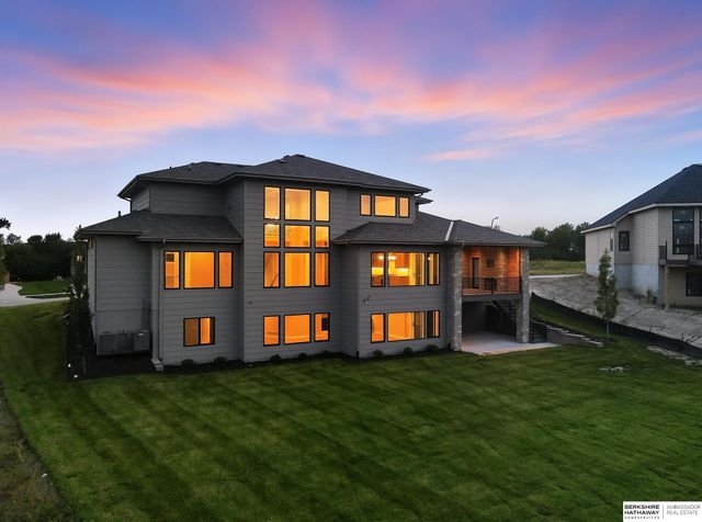 20638 Laurel Avenue, Elkhorn, NE 68022