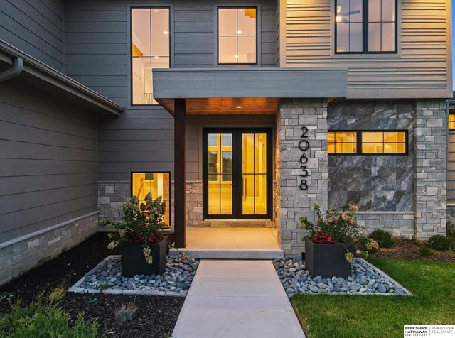 20638 Laurel Avenue, Elkhorn, NE 68022