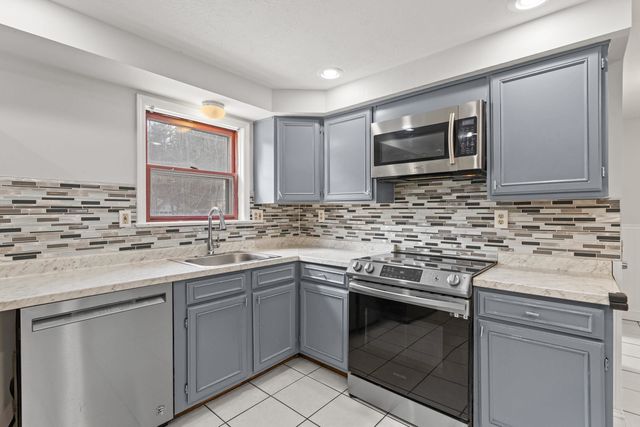 83 Ne Village Road, Concord, NH 03301