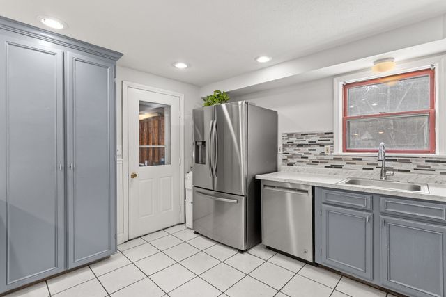 83 Ne Village Road, Concord, NH 03301