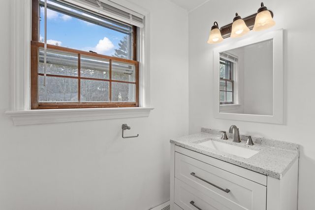 83 Ne Village Road, Concord, NH 03301