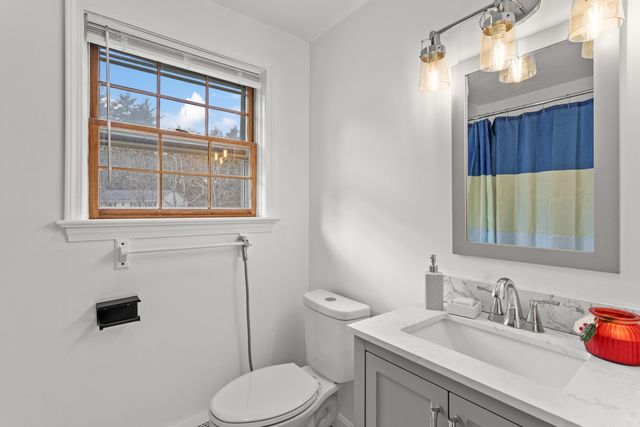 83 Ne Village Road, Concord, NH 03301