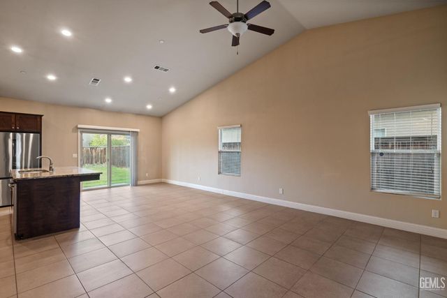 9504 Laurelwood Court, Shafter, CA 93263