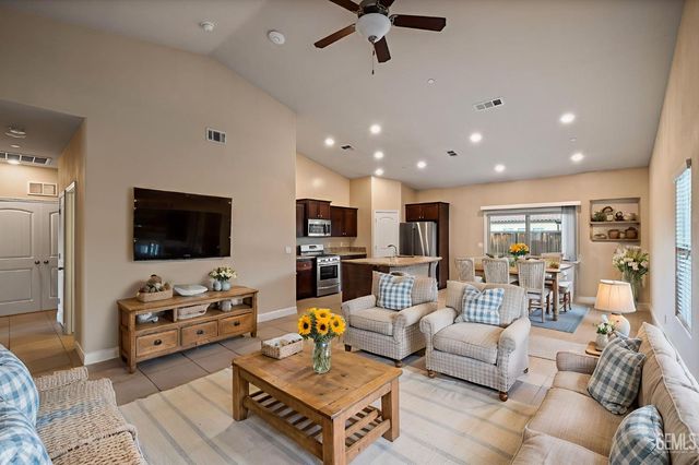 9504 Laurelwood Court, Shafter, CA 93263