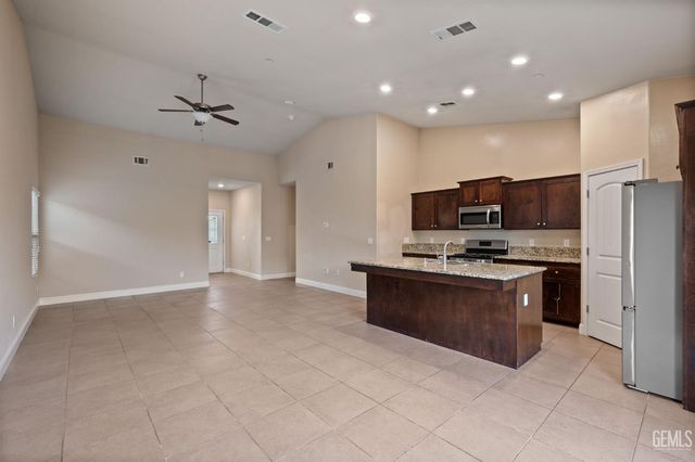 9504 Laurelwood Court, Shafter, CA 93263