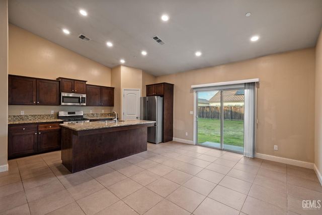 9504 Laurelwood Court, Shafter, CA 93263