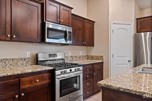 9504 Laurelwood Court, Shafter, CA 93263