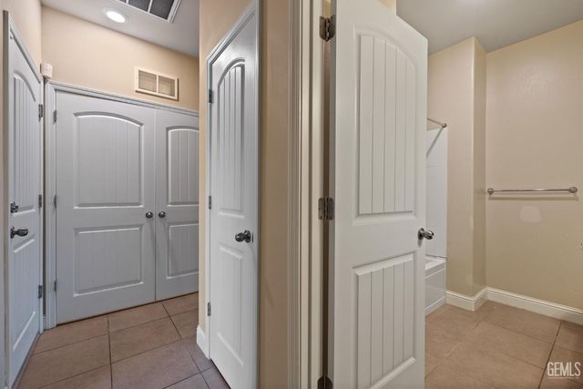 9504 Laurelwood Court, Shafter, CA 93263