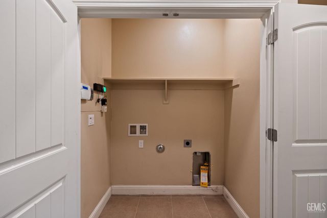 9504 Laurelwood Court, Shafter, CA 93263