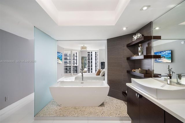4779 Collins Ave 2604, Miami Beach, FL 33140