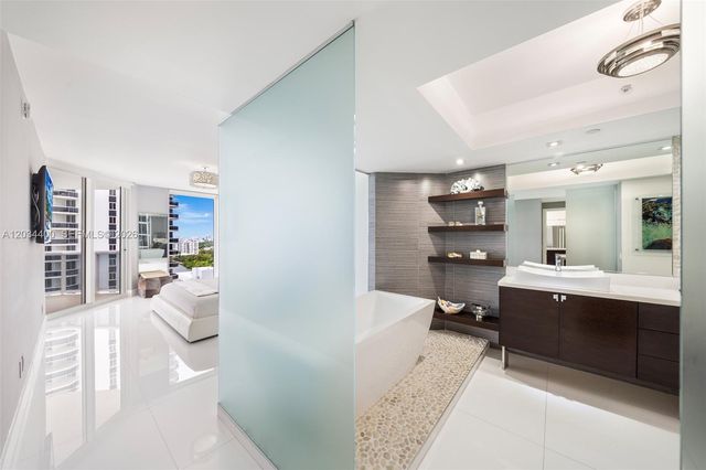 4779 Collins Ave 2604, Miami Beach, FL 33140