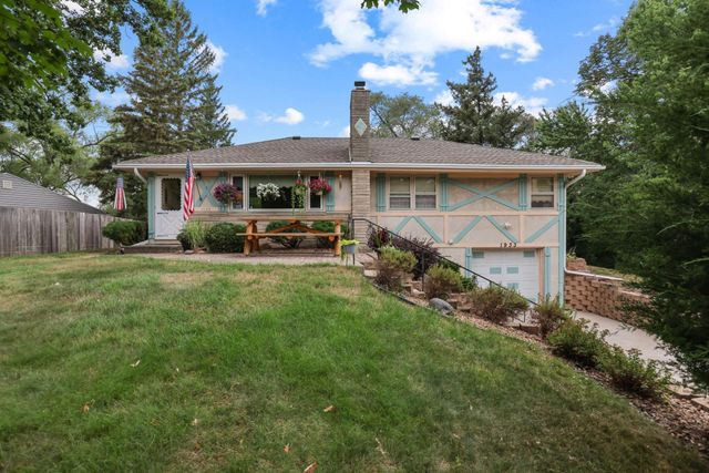 1933 Flandrau Street, Maplewood, MN 55109