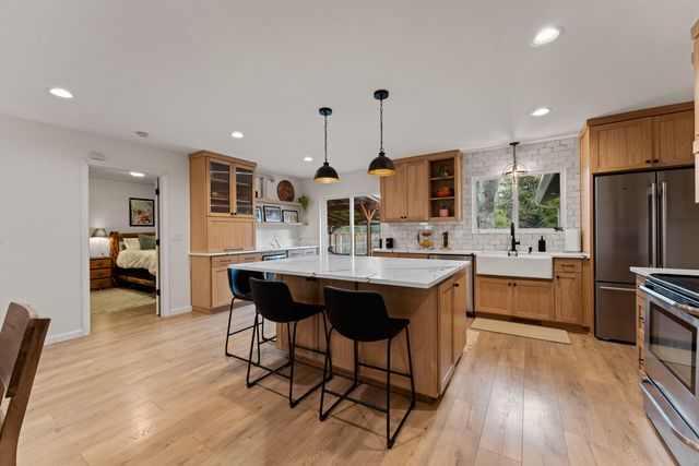 417 NW Midland Avenue, Grants Pass, OR 97526