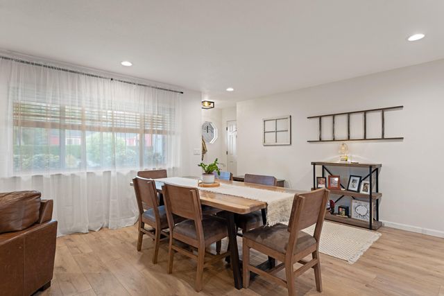 417 NW Midland Avenue, Grants Pass, OR 97526