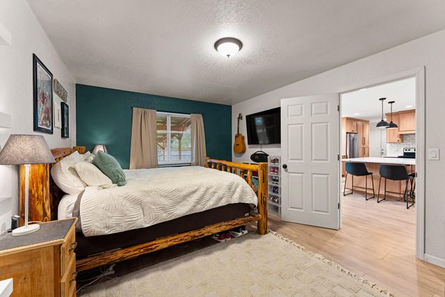 417 NW Midland Avenue, Grants Pass, OR 97526